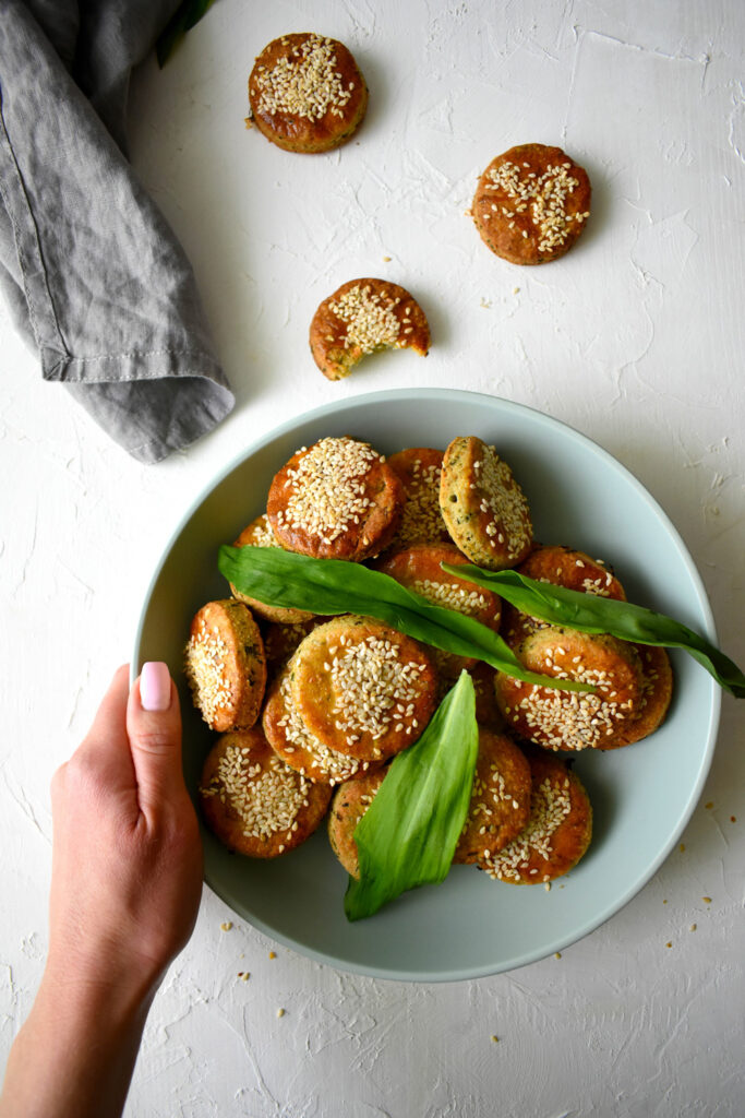 medvehagymás juhtúrós pogácsa