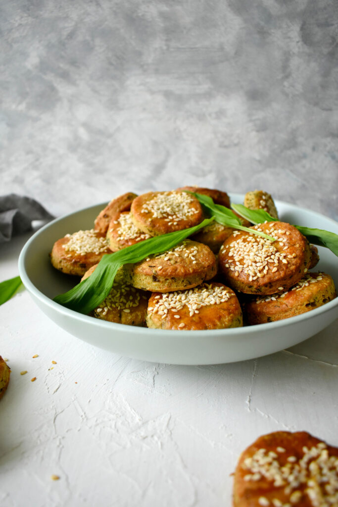 medvehagymás juhtúrós pogácsa