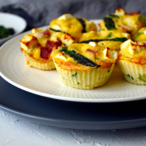 tojásmuffin spárgával