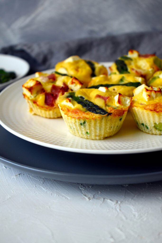 tojásmuffin spárgával