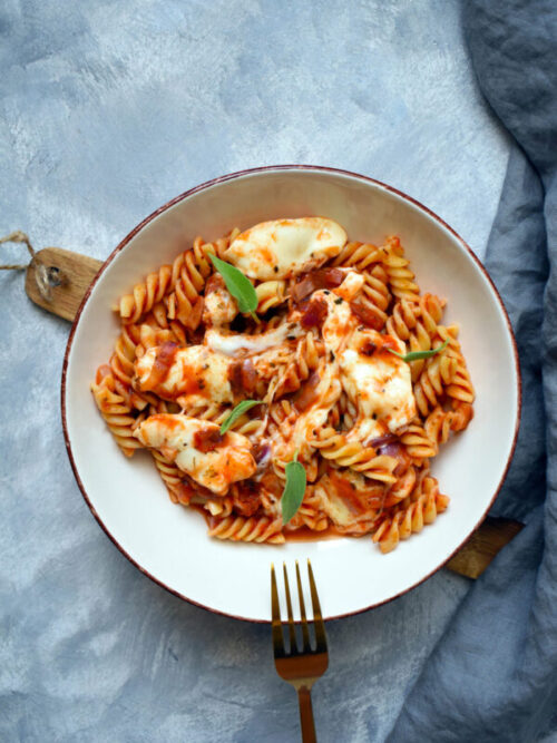 Mozzarellás-paradicsomos-tészta-3 pénztárcabarát étel