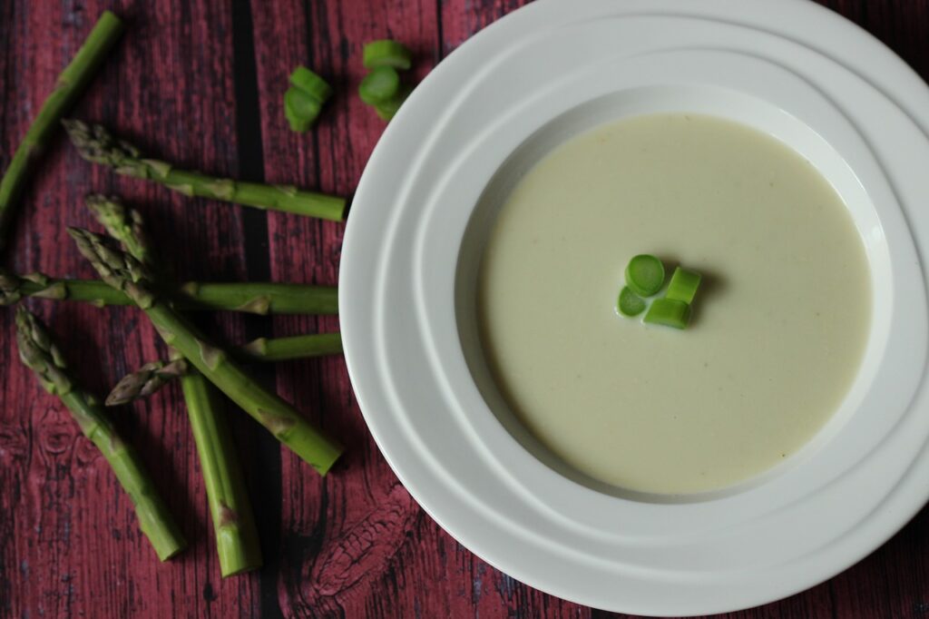 Asparagus cream soup