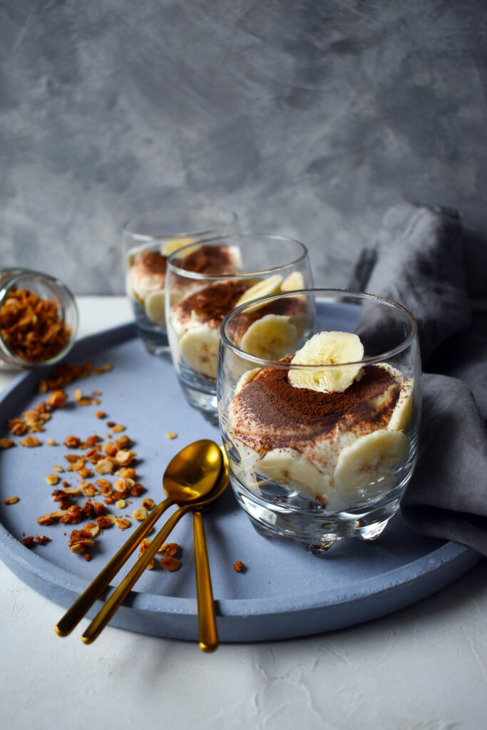 banános pohárkrém kókuszos granolával