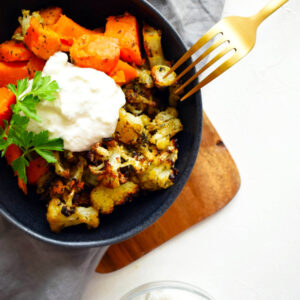 Sült karfiol és édesburgonya tál