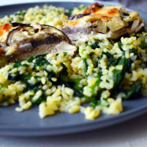 Padlizsános-sajtkrémes rakott csirke spenótos bulgurral