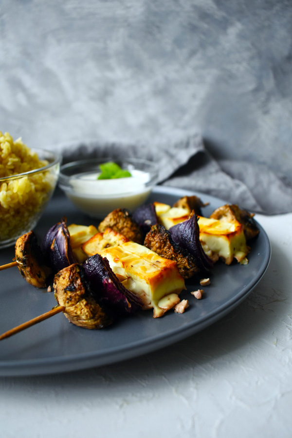 Feta és gomba saslik sütőben sütve