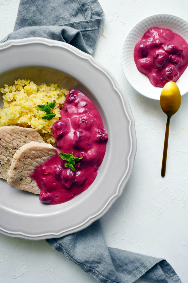Sugar-free cherry sauce with cooked meat and bulgur wheat