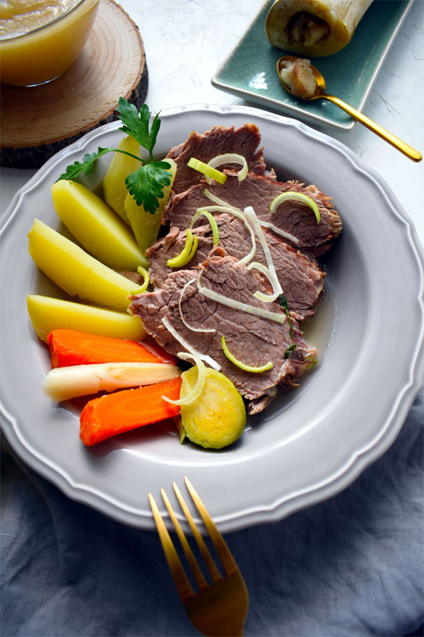 tányérhús tálalása