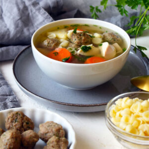 tyúkhúsleves májgombóccal