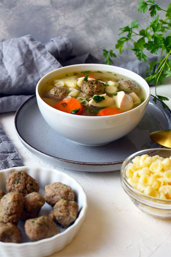 Chicken soup with liver dumplings