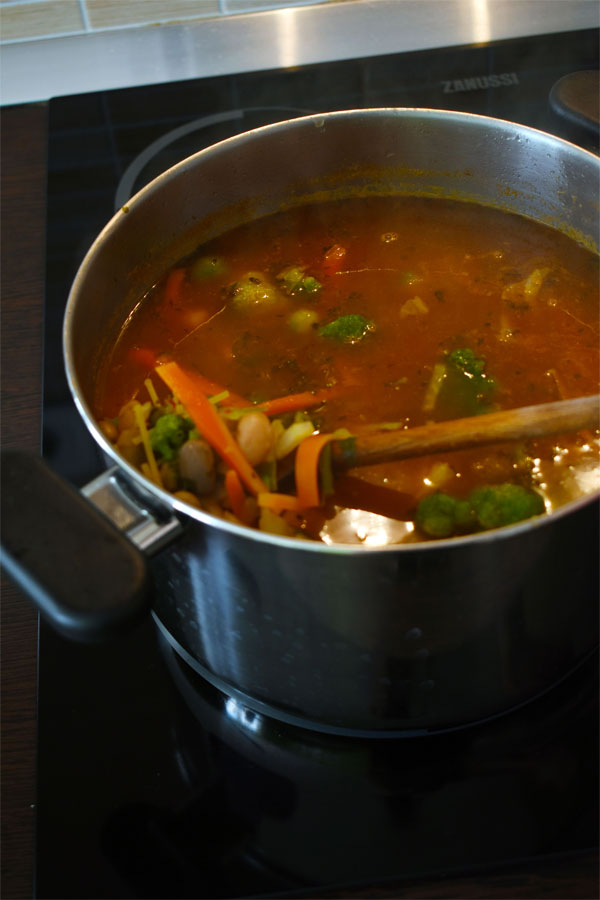 cooking Minestrone soup