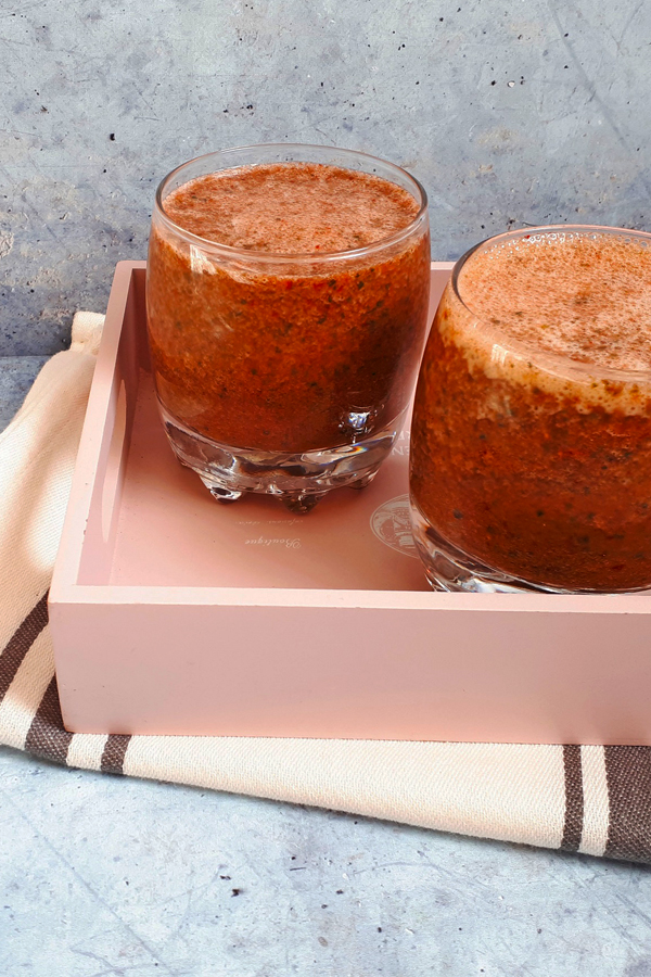 strawberry-spinach-lime green smoothie