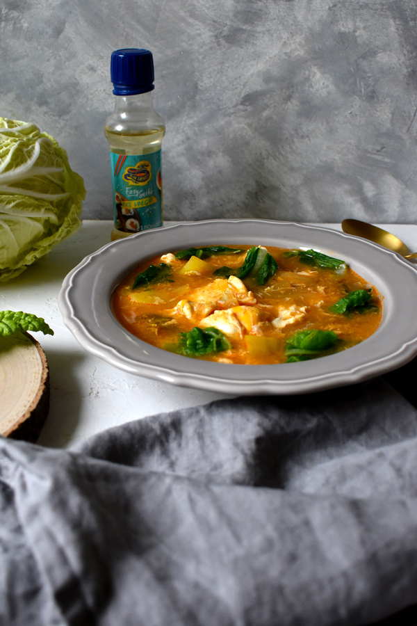 Chinese cabbage soup with rice vinegar