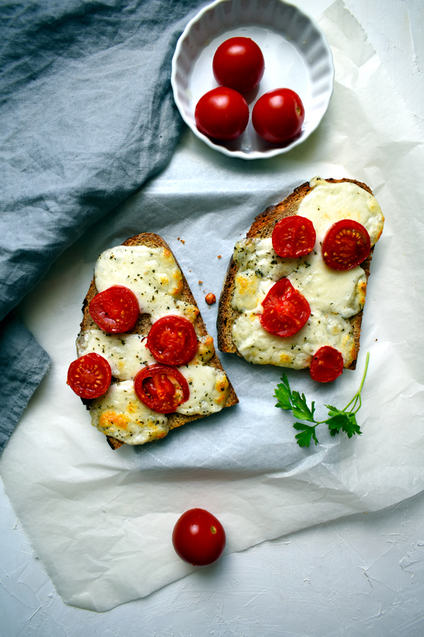 Mozzarellás melegszendvics