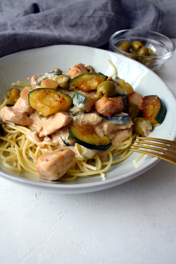 Creamy chicken pasta with zucchini