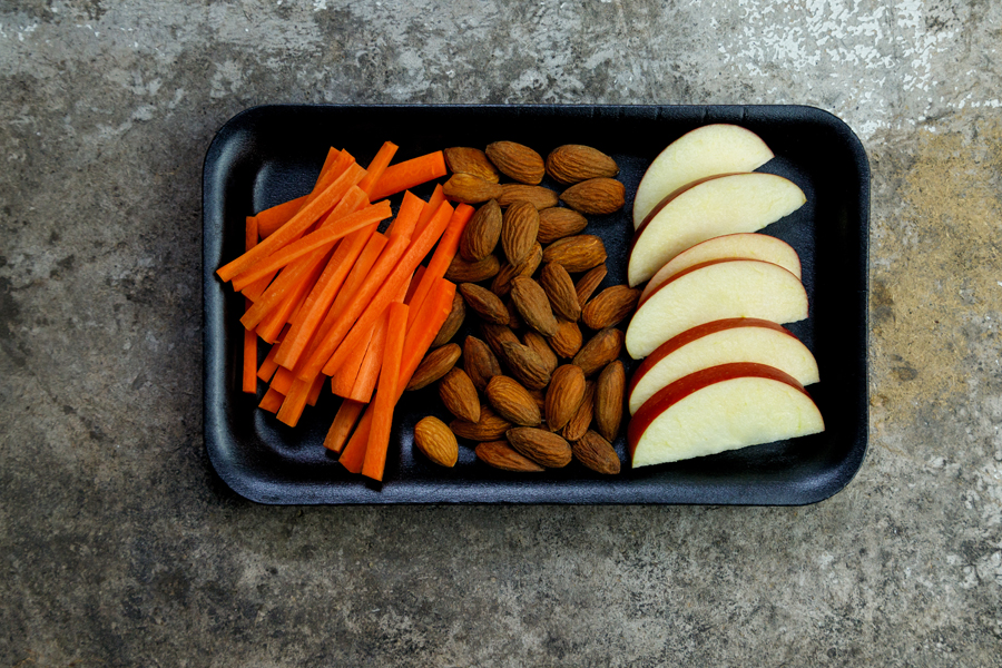 1 apple or 1 carrot + a handful of almon