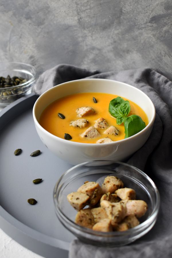 Pumpkin cream soup with oregano