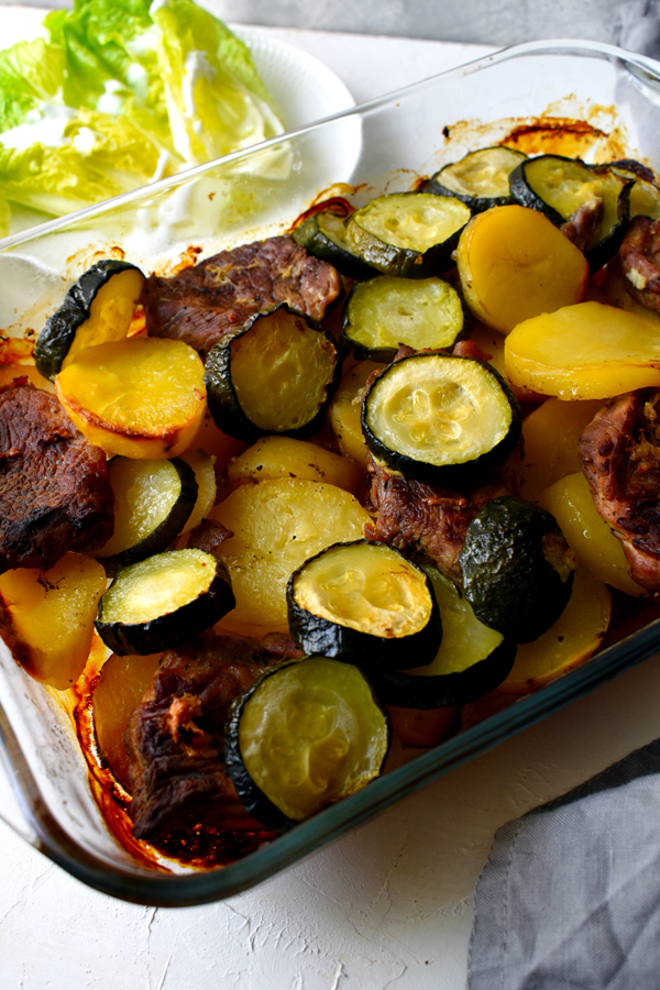 Fokhagymás szűzpecsenye cukkinivel