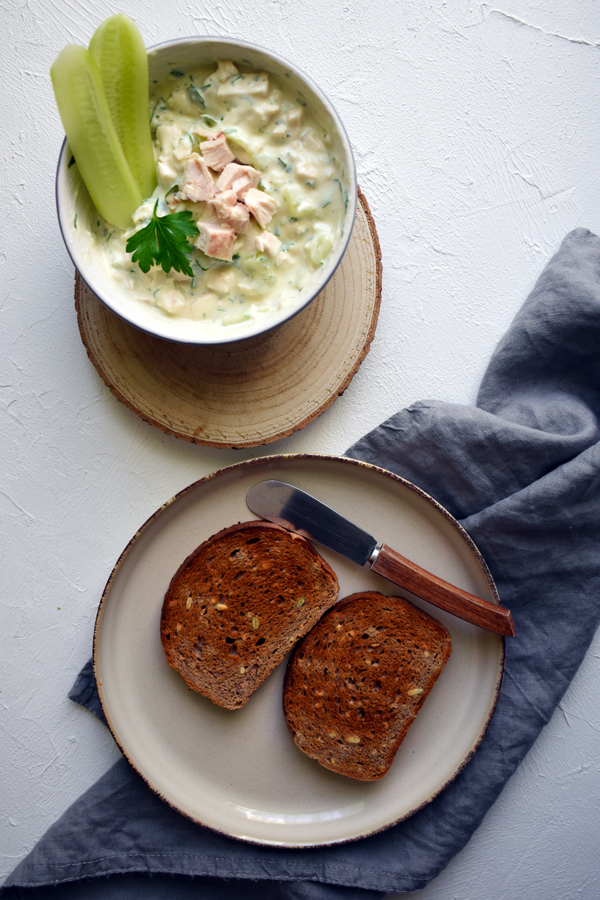 chicken sandwich spread with bread