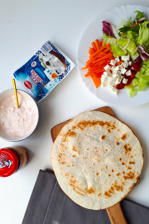 tortilla tekercs feta sajttal