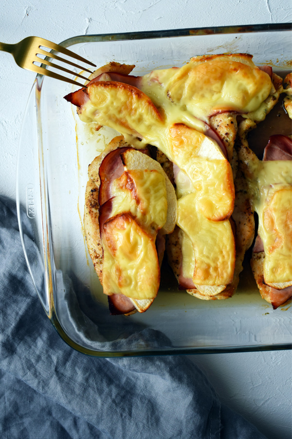 Roasted chicken and with apples