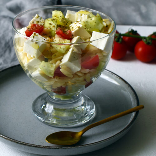 görög tésztasaláta pohárban