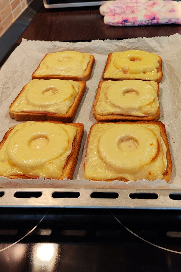 Toast Hawaii – nostalgia with a slice of pineapple